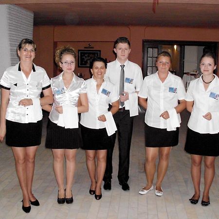 Hotel Zimbru Câmpulung Moldovenesc エクステリア 写真