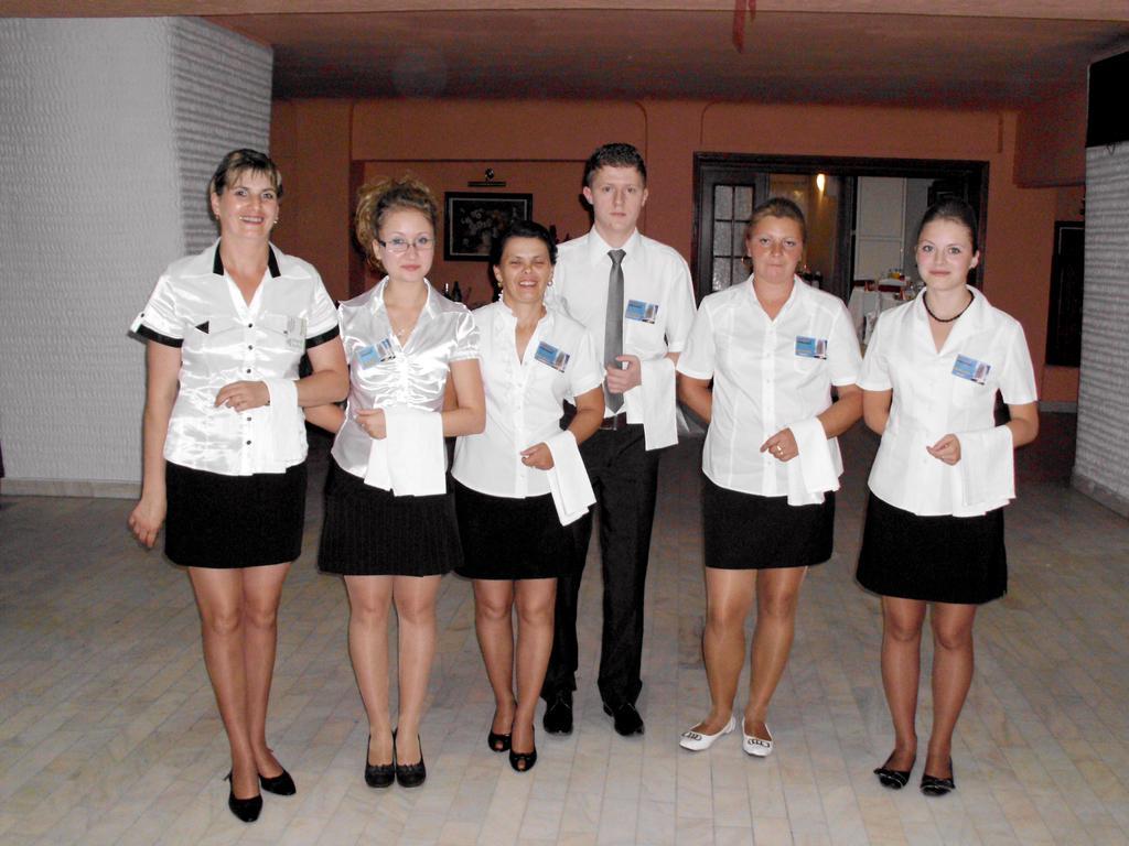 Hotel Zimbru Câmpulung Moldovenesc エクステリア 写真