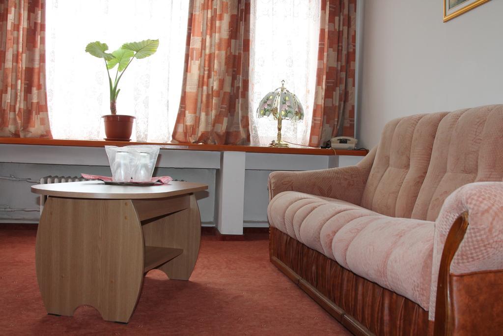Hotel Zimbru Câmpulung Moldovenesc エクステリア 写真