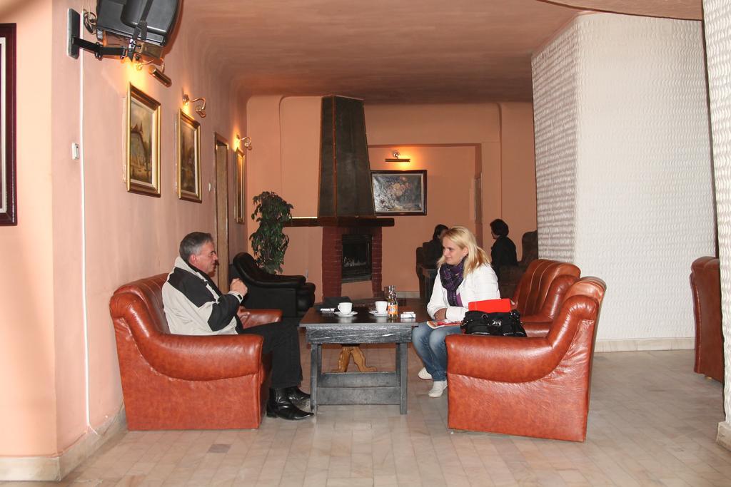 Hotel Zimbru Câmpulung Moldovenesc エクステリア 写真