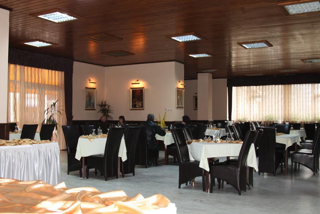 Hotel Zimbru Câmpulung Moldovenesc エクステリア 写真