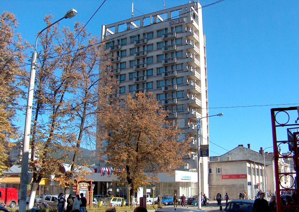 Hotel Zimbru Câmpulung Moldovenesc エクステリア 写真